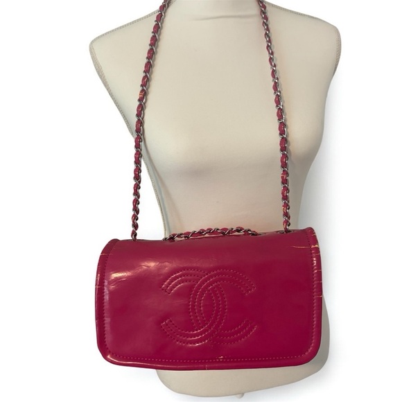 CHANEL - Small Pink Vinyl Lipstick Flap Bag | Fair to Good Condition - Picture 14 of 16